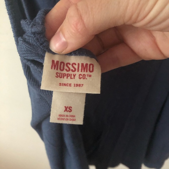Blue mossimo flowy tanktop from target (XS) - Picture 5 of 7